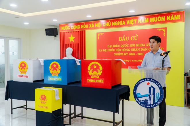  Nhảy dân vũ, thi trang trí điểm bỏ phiếu chào mừng ngày bầu cử - Ảnh 3.