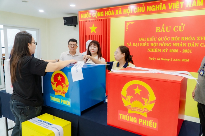 VIDEO: Nhảy d&acirc;n vũ, thi trang tr&iacute; điểm bỏ phiếu ch&agrave;o mừng ng&agrave;y bầu cử - Ảnh 17.