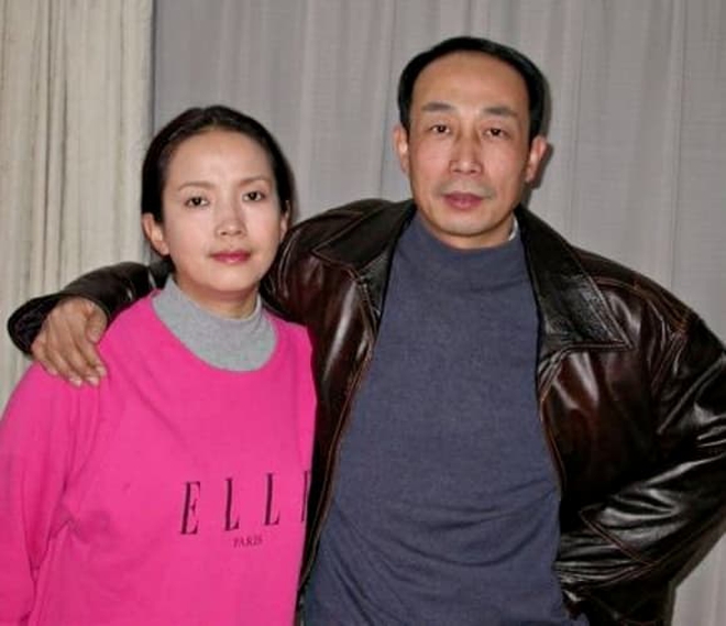 Cú twist bất ngờ chuyện vợ chồng ngôi sao đi nhặt rác kiếm sống trên đất Mỹ - Ảnh 2.