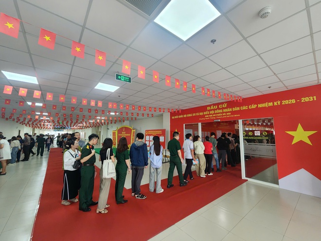 Mang thùng phiếu đến giường bệnh - Ảnh 3.