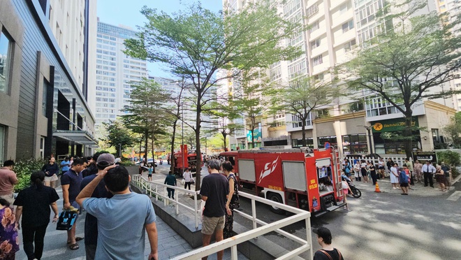 Ch&aacute;y chung cư TPHCM tại đường Mai Ch&iacute; Thọ l&agrave;m cư d&acirc;n hoảng loạn - Ảnh 4.