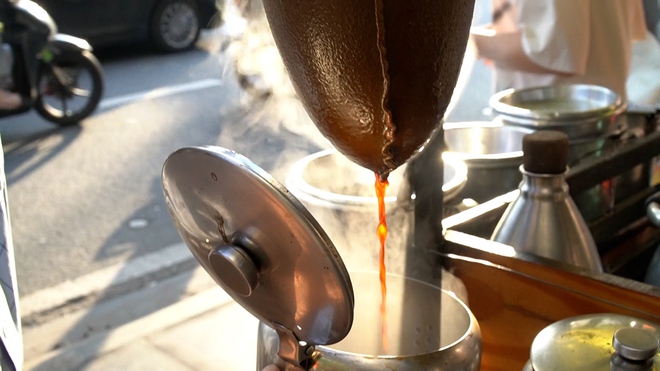 VIDEO: Nghe chuyện về những chiếc xe đẩy b&aacute;n c&agrave; ph&ecirc; ở TPHCM - Ảnh 7.