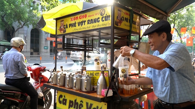 VIDEO: Nghe chuyện về những chiếc xe đẩy b&aacute;n c&agrave; ph&ecirc; ở TPHCM - Ảnh 12.