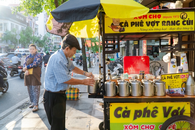 VIDEO: Nghe chuyện về những chiếc xe đẩy b&aacute;n c&agrave; ph&ecirc; ở TPHCM - Ảnh 1.