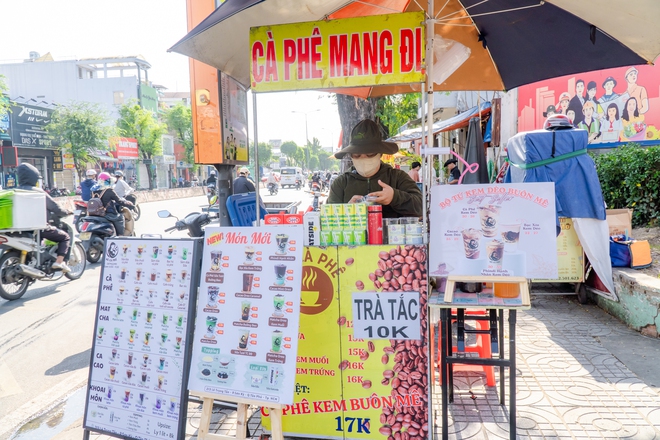 VIDEO: Nghe chuyện về những chiếc xe đẩy b&aacute;n c&agrave; ph&ecirc; ở TPHCM - Ảnh 17.