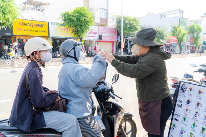 VIDEO: Nghe chuyện về những chiếc xe đẩy b&aacute;n c&agrave; ph&ecirc; ở TPHCM - Ảnh 18.