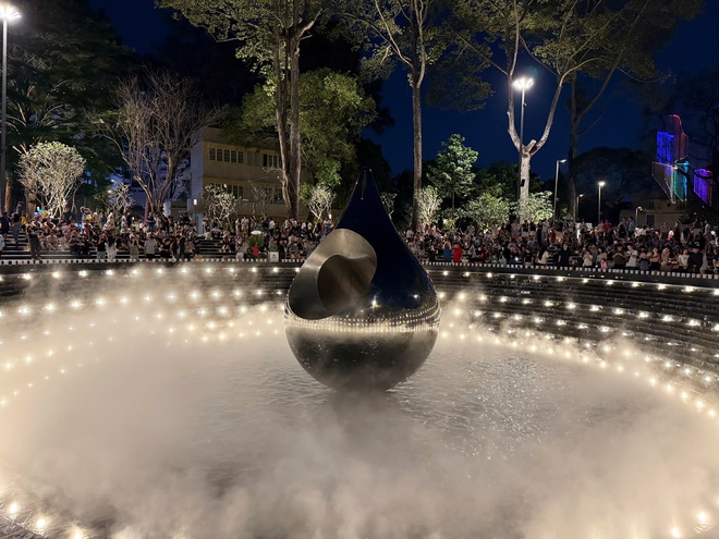 M&atilde;n nh&atilde;n với m&agrave;n tr&igrave;nh diễn nhạc nước tại c&ocirc;ng vi&ecirc;n số 1 L&yacute; Th&aacute;i Tổ  - Ảnh 4.