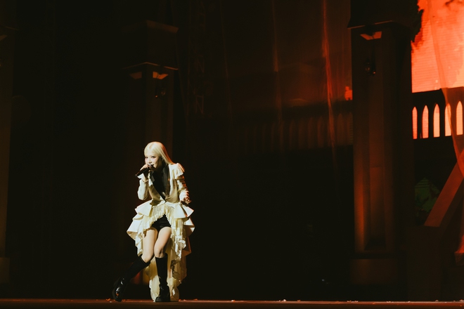 Live concert Phùng Khánh Linh- thế giới nội tâm đầy dũng cảm - Ảnh 10.