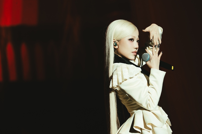 Live concert Phùng Khánh Linh- thế giới nội tâm đầy dũng cảm - Ảnh 3.