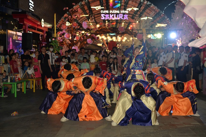 Lễ hội Hoa Anh đ&agrave;o, t&aacute;i hiện kh&ocirc;ng gian Nhật Bản độc đ&aacute;o - Ảnh 5.