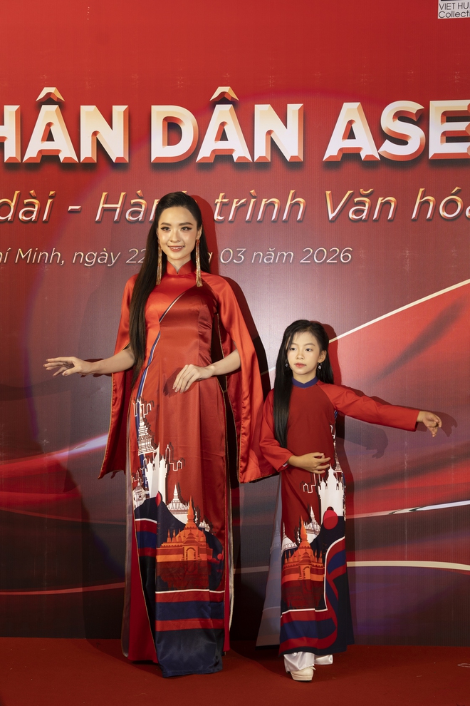 Việt Hùng cùng dàn người đẹp đưa văn hóa Việt ra thế giới - Ảnh 12.