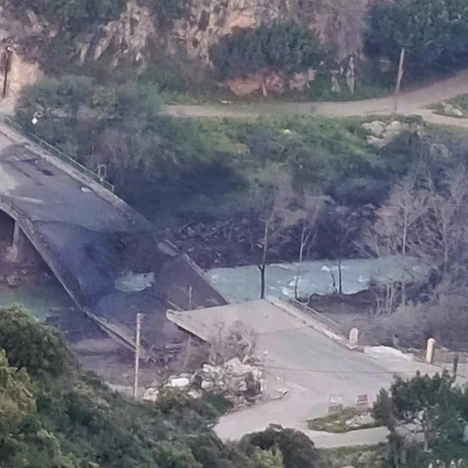 Israel phá cầu ở nam Lebanon, siết đường tiếp tế nhằm kiềm chế Hezbollah - Ảnh 2.