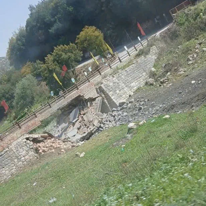 Israel phá cầu ở nam Lebanon, siết đường tiếp tế nhằm kiềm chế Hezbollah - Ảnh 1.