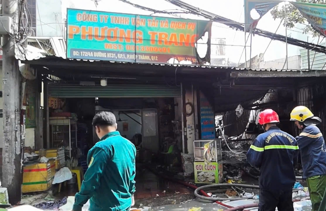 Ch&aacute;y lớn ở đối diện tu viện Vĩnh Nghi&ecirc;m, TPHCM - Ảnh 1.