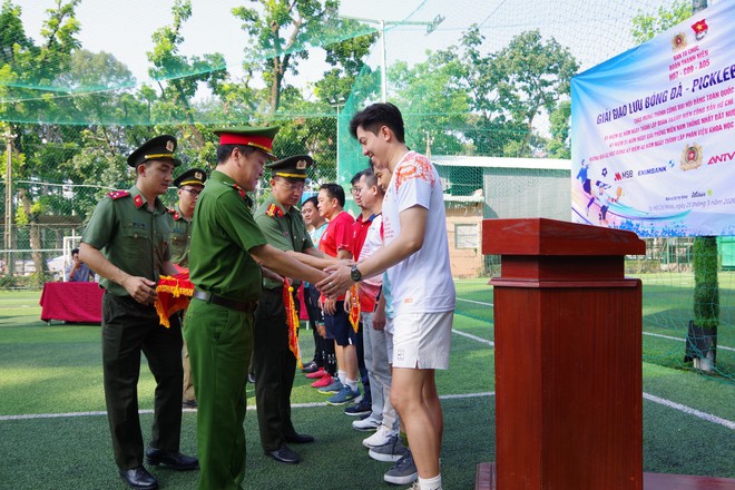 Chuỗi hoạt động ch&iacute;nh trị, giao lưu văn h&oacute;a, thể thao của Bộ C&ocirc;ng an tại TP HCM - Ảnh 4.
