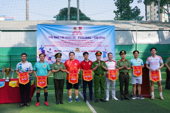 Chuỗi hoạt động ch&iacute;nh trị, giao lưu văn h&oacute;a, thể thao của Bộ C&ocirc;ng an tại TP HCM - Ảnh 6.