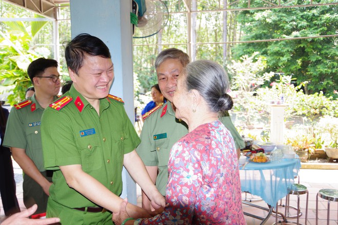 Chuỗi hoạt động ch&iacute;nh trị, giao lưu văn h&oacute;a, thể thao của Bộ C&ocirc;ng an tại TP HCM - Ảnh 10.