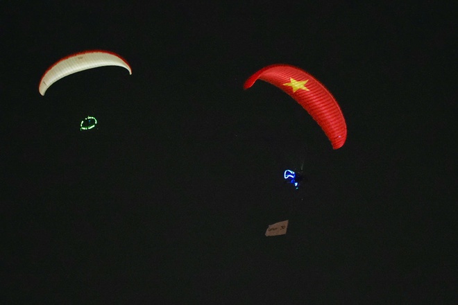 VIDEO: Người d&acirc;n tại TPHCM sắp được ngắm to&agrave;n cảnh th&agrave;nh phố bằng d&ugrave; lượn - Ảnh 1.