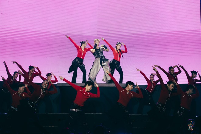 J-UNZIP: Ng&agrave;y Jun Phạm nở hoa rực rỡ  - Ảnh 21.