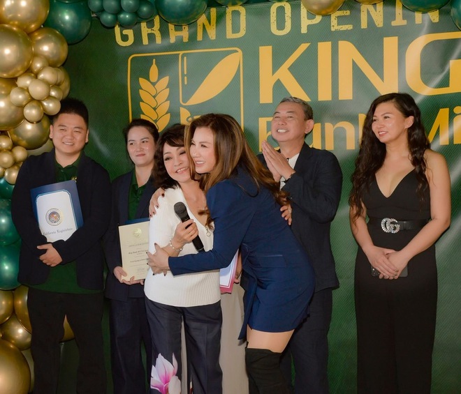 Ca sĩ Trizzie Phương Trinh m&ecirc; b&aacute;nh m&igrave; n&ecirc;n mở lu&ocirc;n tiệm b&aacute;nh m&igrave;  - Ảnh 3.