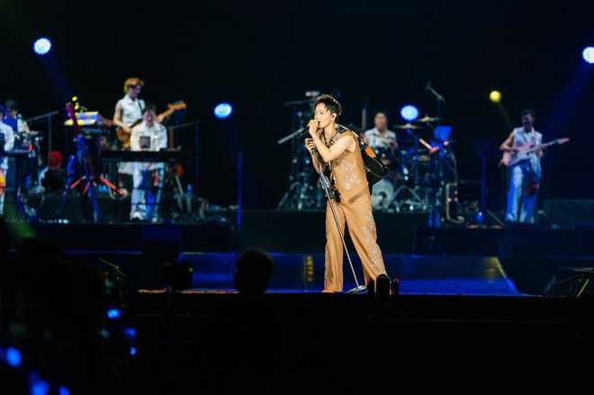 Ho&agrave;ng Dũng "b&ugrave;ng nổ" với Xoay Tr&ograve;n ở TP HCM  - Ảnh 3.