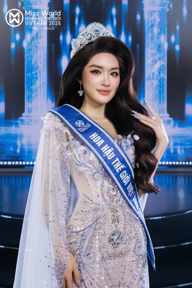 Qu&aacute; xinh nhan sắc đăng quang Miss World Vietnam 2025 - Ảnh 4.