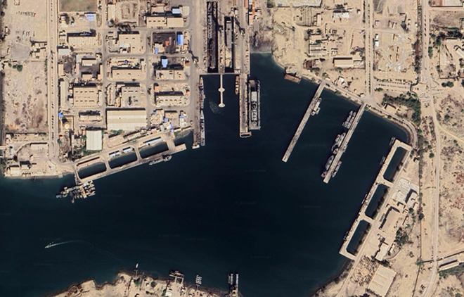 Ảnh vệ tinh hé lộ cảnh hoang tàn của Hải quân Iran sau đòn không kích từ Mỹ và Israel - Ảnh 1.