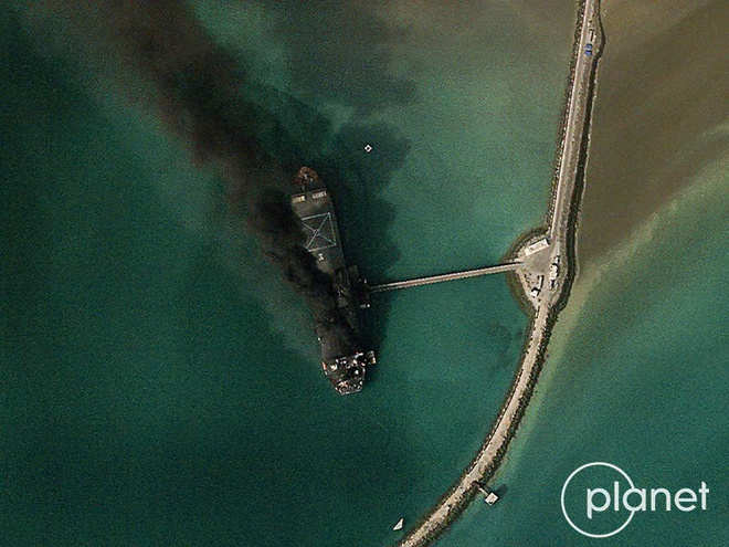 Ảnh vệ tinh hé lộ cảnh hoang tàn của Hải quân Iran sau đòn không kích từ Mỹ và Israel - Ảnh 3.