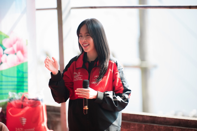 Hoa hậu Thanh Thủy "debut" l&agrave;m ca sĩ giữa s&acirc;n trường v&ugrave;ng cao  - Ảnh 12.