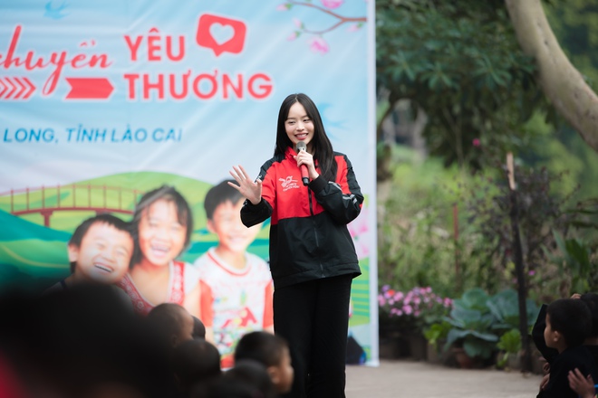 Hoa hậu Thanh Thủy "debut" l&agrave;m ca sĩ giữa s&acirc;n trường v&ugrave;ng cao  - Ảnh 11.