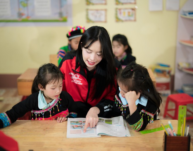 Hoa hậu Thanh Thủy "debut" l&agrave;m ca sĩ giữa s&acirc;n trường v&ugrave;ng cao  - Ảnh 10.