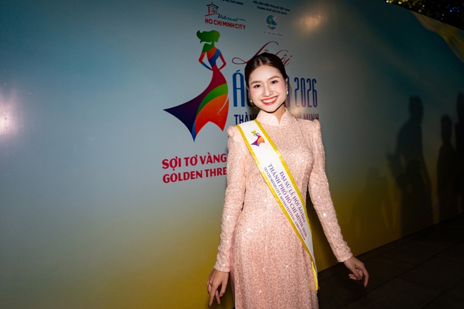 Mặc &aacute;o d&agrave;i đẹp như Nguyễn Thanh H&agrave;  - Ảnh 9.