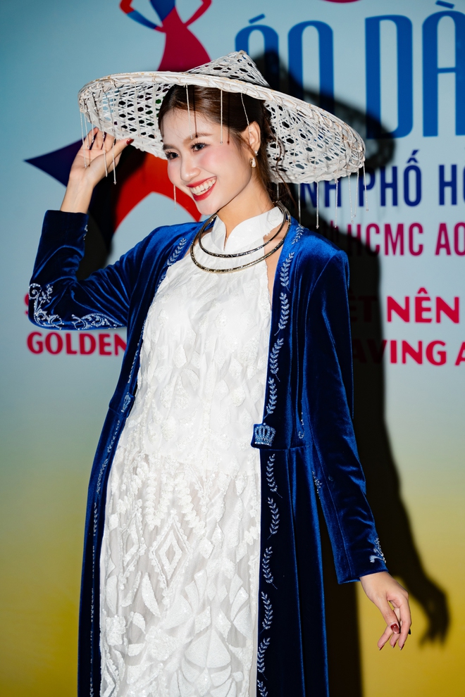 Mặc &aacute;o d&agrave;i đẹp như Nguyễn Thanh H&agrave;  - Ảnh 5.