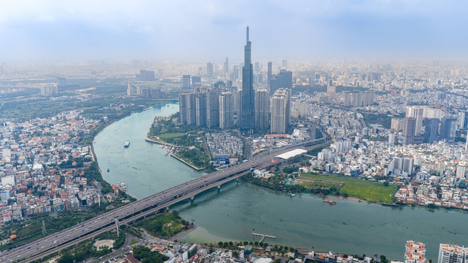 Tour trực thăng TPHCM ch&iacute;nh thức đ&oacute;n kh&aacute;ch , trải nghiệm ngắm th&agrave;nh phố từ tr&ecirc;n cao - Ảnh 5.