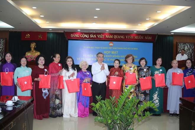 TPHCM họp mặt kỷ niệm Ng&agrave;y Quốc tế Phụ nữ 8-3 - Ảnh 6.