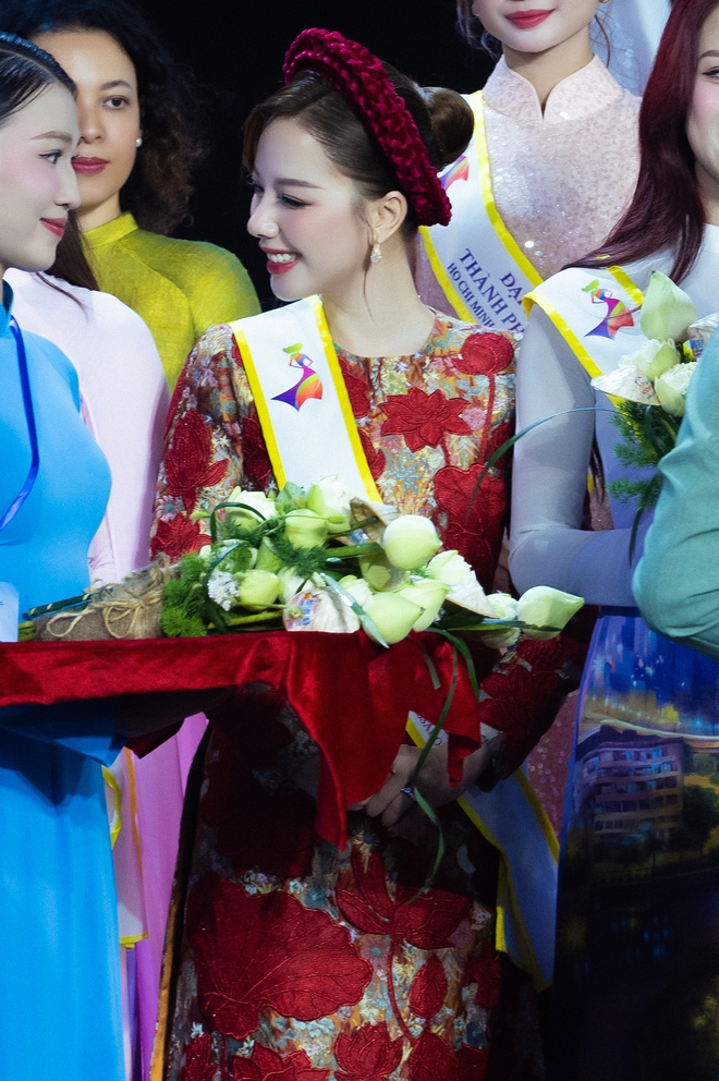 Băng Di ấn tượng trong t&agrave; &aacute;o d&agrave;i  - Ảnh 2.