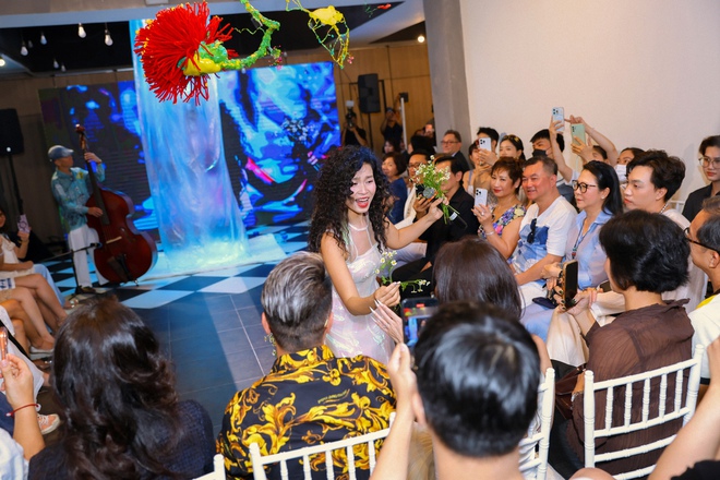 Đồng Lan trở lại showbiz Việt  - Ảnh 4.