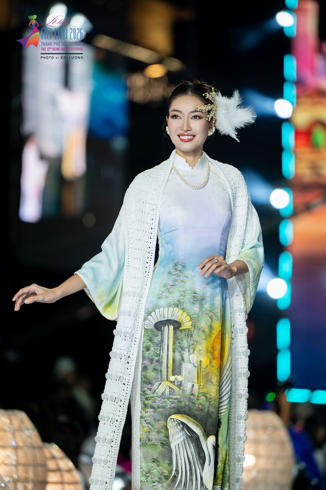 Bộ sưu tập áo dài đặc biệt của nhà thiết kế Việt Hùng - Ảnh 6.