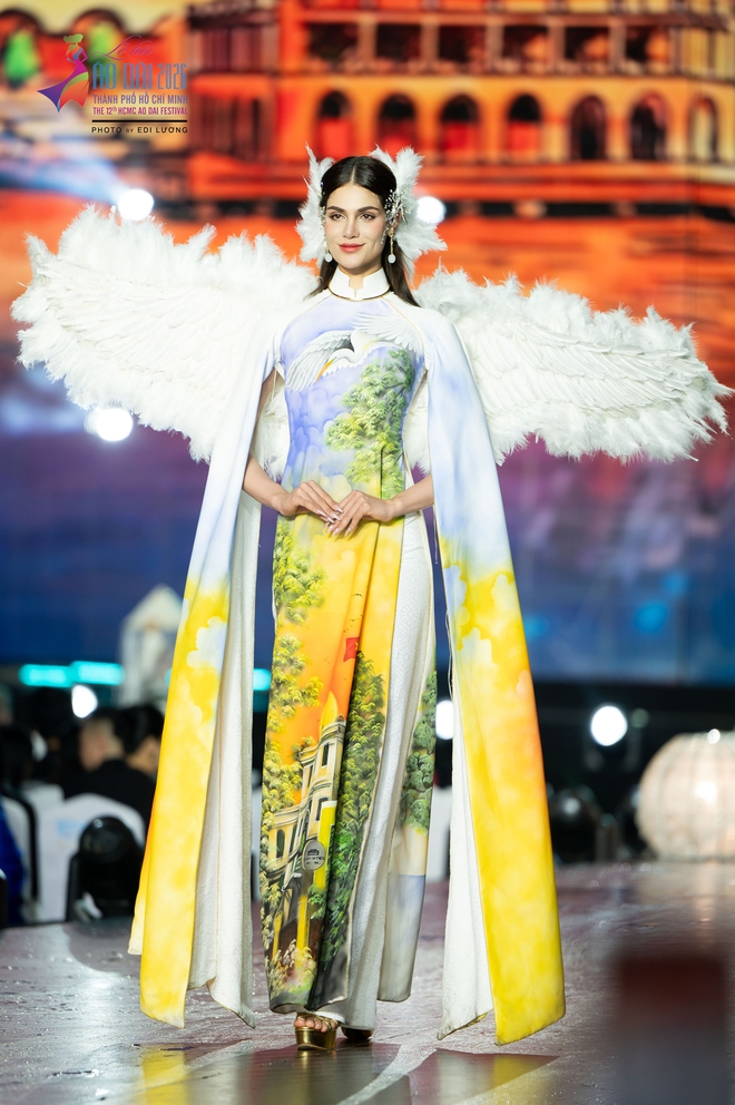 Bộ sưu tập áo dài đặc biệt của nhà thiết kế Việt Hùng - Ảnh 13.