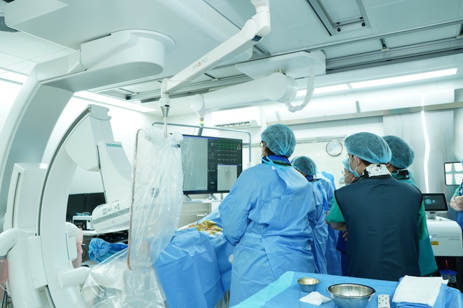 Cụ &ocirc;ng 89 tuổi tho&aacute;t nguy cơ hoại tử chi nhờ can thiệp laser nội mạch - Ảnh 1.