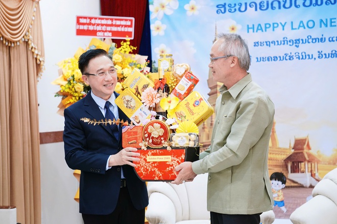L&atilde;nh đạo TPHCM ch&uacute;c Tết Bun Pi-may tại Tổng L&atilde;nh sự qu&aacute;n L&agrave;o - Ảnh 2.