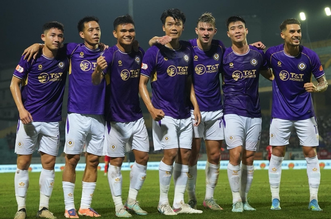 Ho&agrave;ng H&ecirc;n sắm vai "người h&ugrave;ng" trong trận thắng đậm của H&agrave; Nội FC - Ảnh 4.
