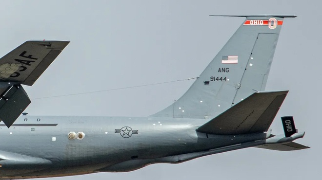 Lộ hình ảnh máy bay Mỹ "vá víu" khi về từ Trung Đông? - Ảnh 3.