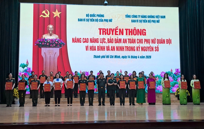 N&acirc;ng cao năng lực số, bảo đảm an to&agrave;n cho phụ nữ Qu&acirc;n đội trong kỷ nguy&ecirc;n số - Ảnh 8.