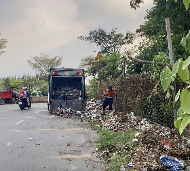 X&atilde; B&igrave;nh Hưng, TPHCM: Siết xử l&yacute;, x&oacute;a điểm r&aacute;c tự ph&aacute;t tr&ecirc;n trục đường Nguyễn Văn Linh - Ảnh 4.