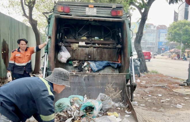 X&atilde; B&igrave;nh Hưng, TPHCM: Siết xử l&yacute;, x&oacute;a điểm r&aacute;c tự ph&aacute;t tr&ecirc;n trục đường Nguyễn Văn Linh - Ảnh 3.