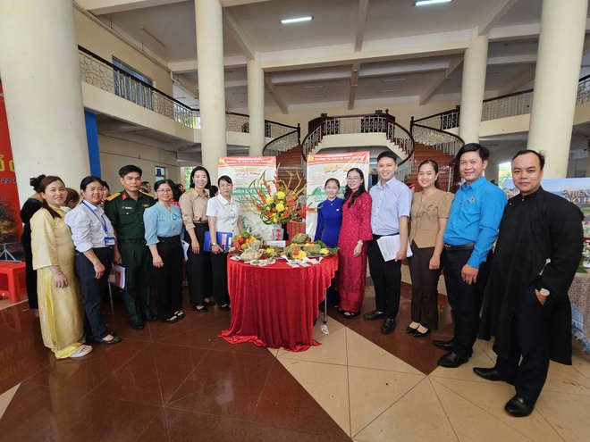 S&ocirc;i nổi c&aacute;c hoạt động ch&agrave;o mừng Ng&agrave;y Văn h&oacute;a c&aacute;c d&acirc;n tộc Việt Nam - Ảnh 7.