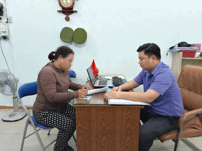 TPHCM: Ph&aacute;t hiện qua camera, xử phạt nguội 2 trường hợp vứt r&aacute;c nơi c&ocirc;ng cộng - Ảnh 3.