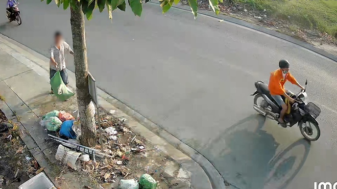 Ph&aacute;t hiện qua camera, 2 người vứt r&aacute;c bị phạt mỗi người 1,5 triệu đồng - Ảnh 2.