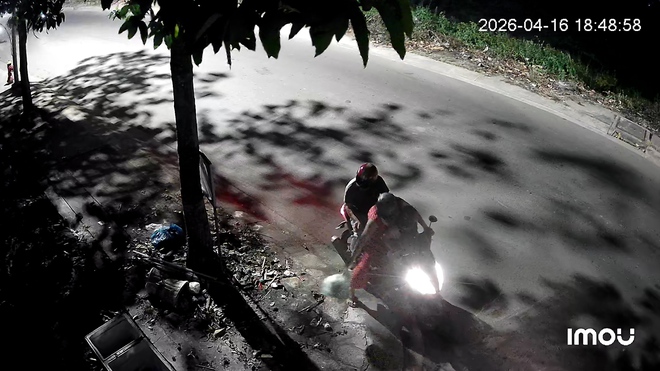 Ph&aacute;t hiện qua camera, 2 người vứt r&aacute;c bị phạt mỗi người 1,5 triệu đồng - Ảnh 3.